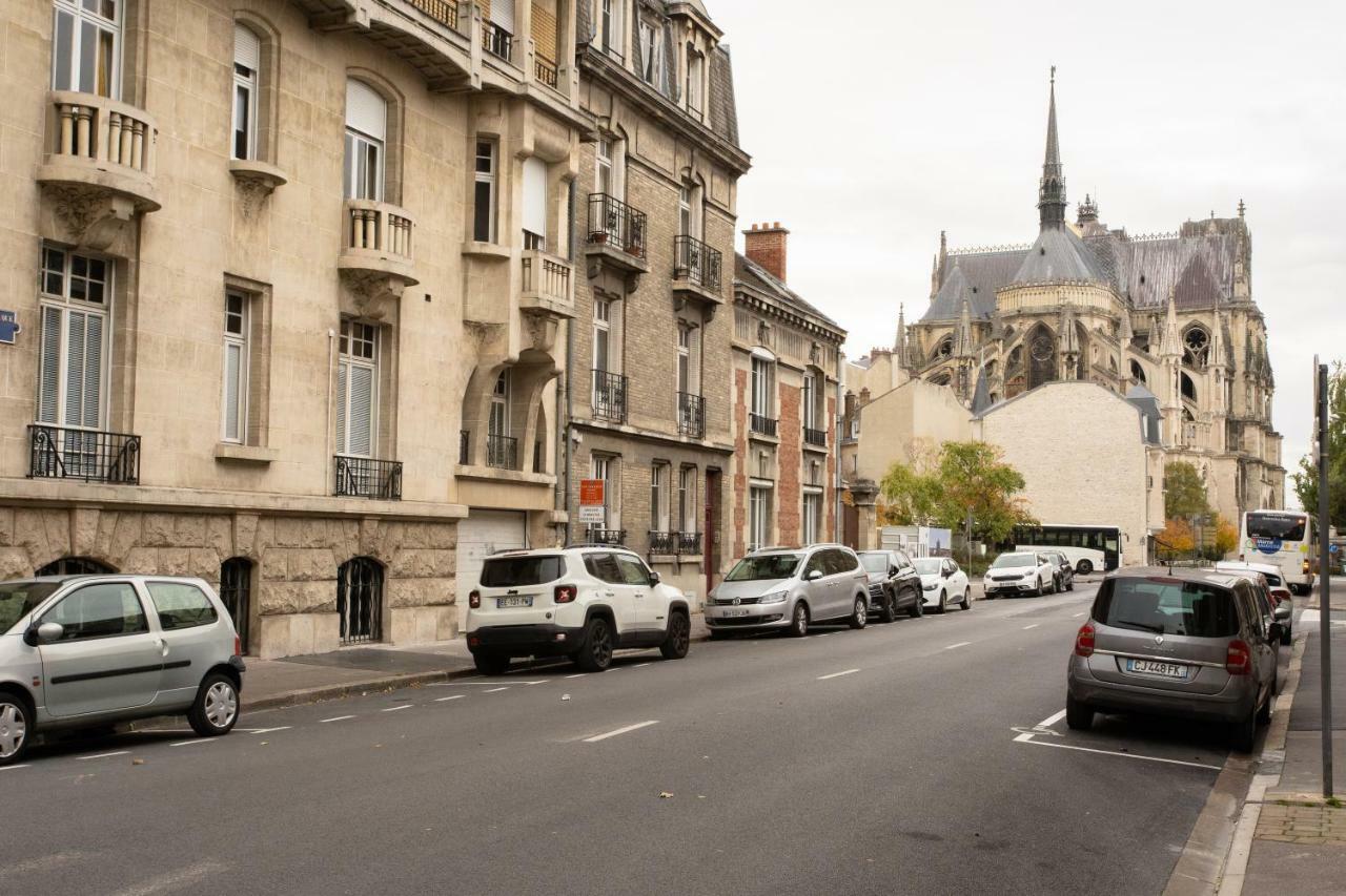 Appartement au pied de la cathédrale Reims Esterno foto